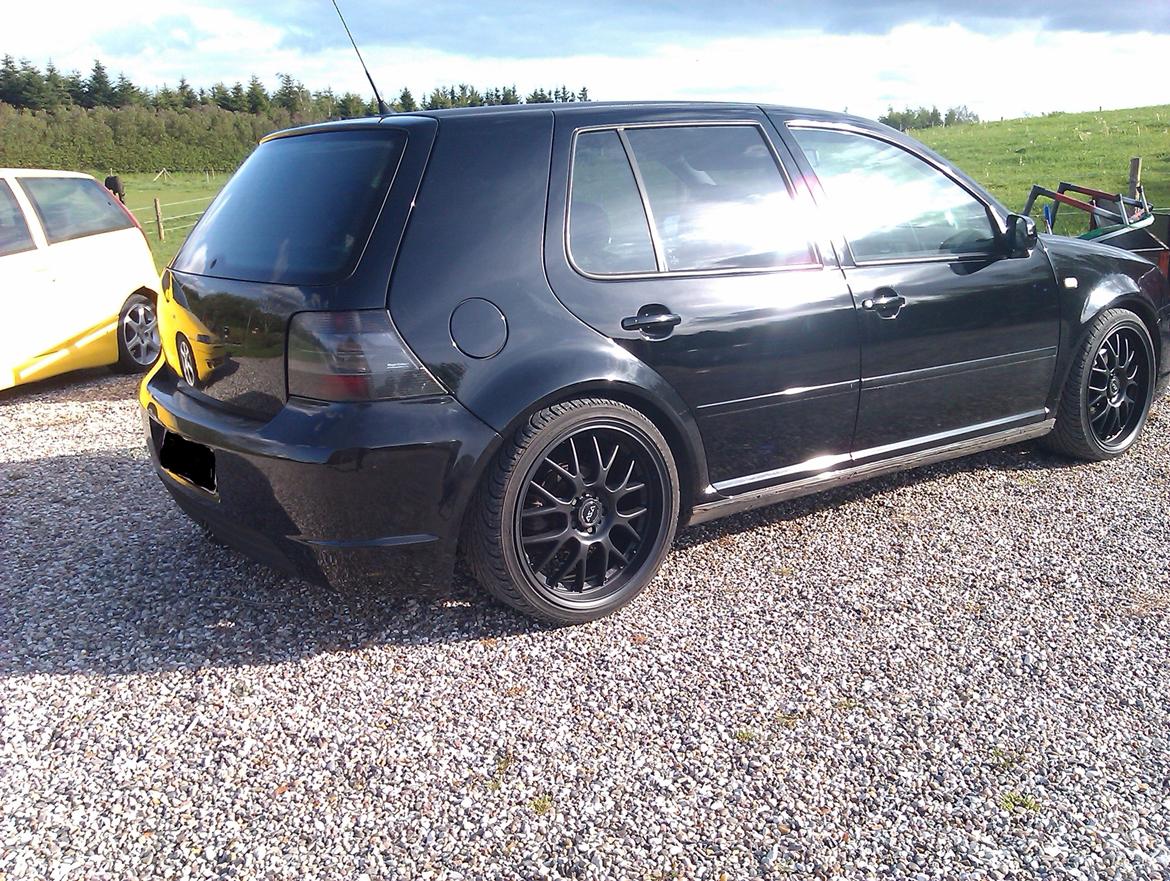 VW Golf 4  Nysynet d.10/9 billede 1