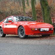 Porsche 944