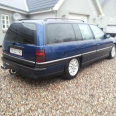 Opel Omega A 3,0 24v caravan