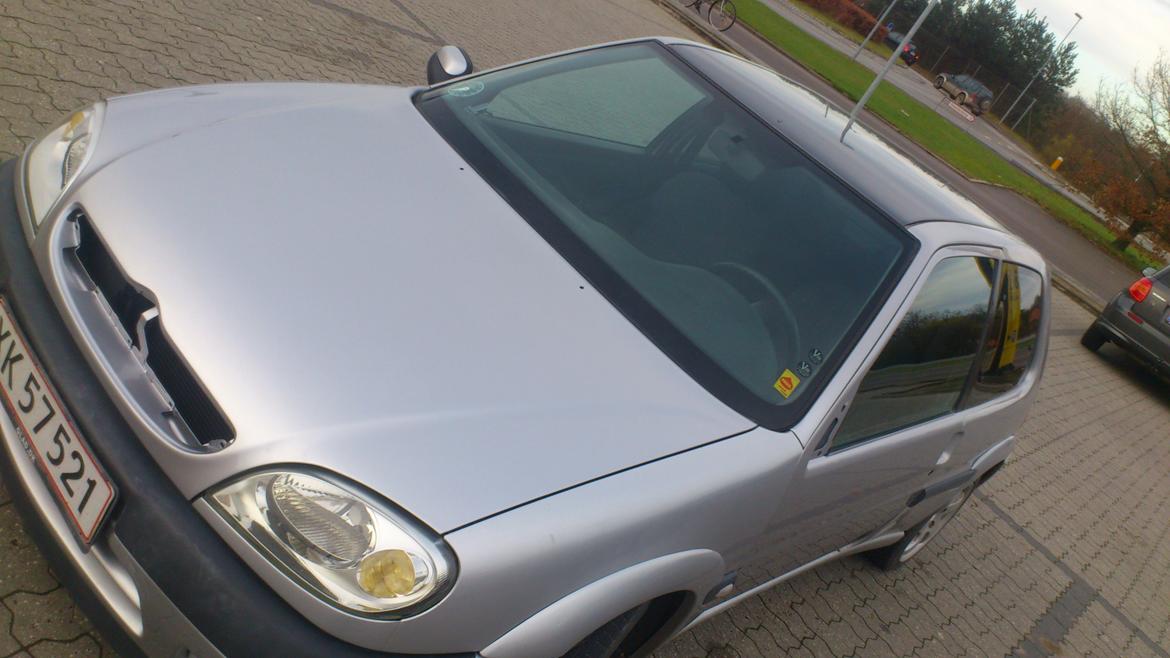 Citroën Saxo 1.6 8v VTS - Billede taget 5 min. efter den trillede ud fra maleren. billede 2