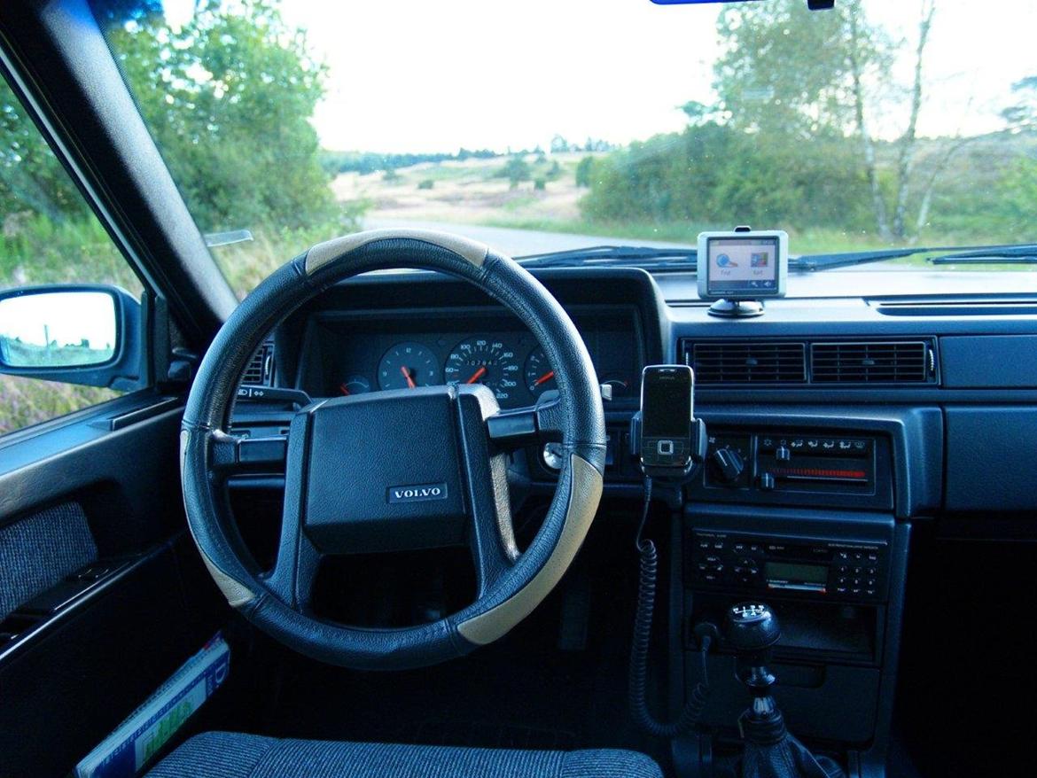 Volvo 740 GL - Mobil / GPS og det tykke 'morfarrat' er væk... billede 17