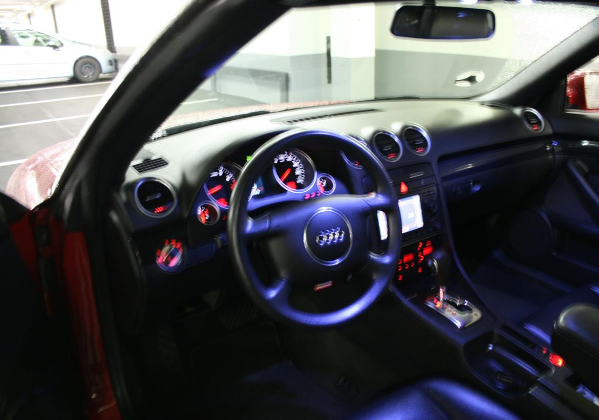 Audi A4 Cabriolet - Ved godt billedet er sløret, men det viser jo kabinens lys :-) billede 11