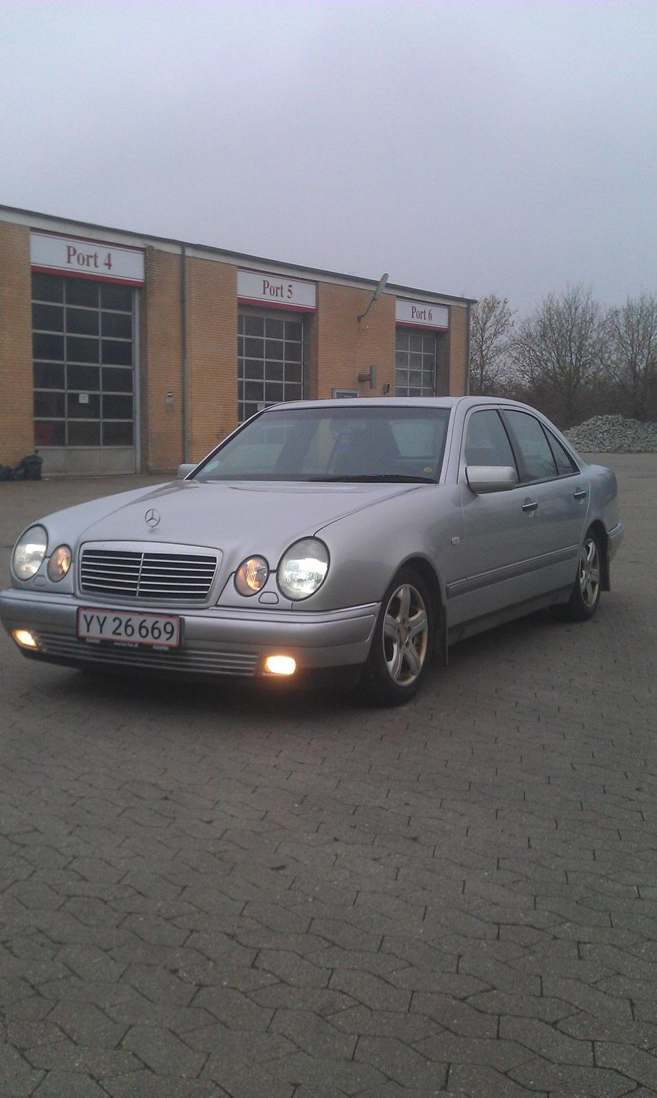 Mercedes Benz E300 Avantgarde 3.0D Aut. - Med de 16" vinterfælge billede 1