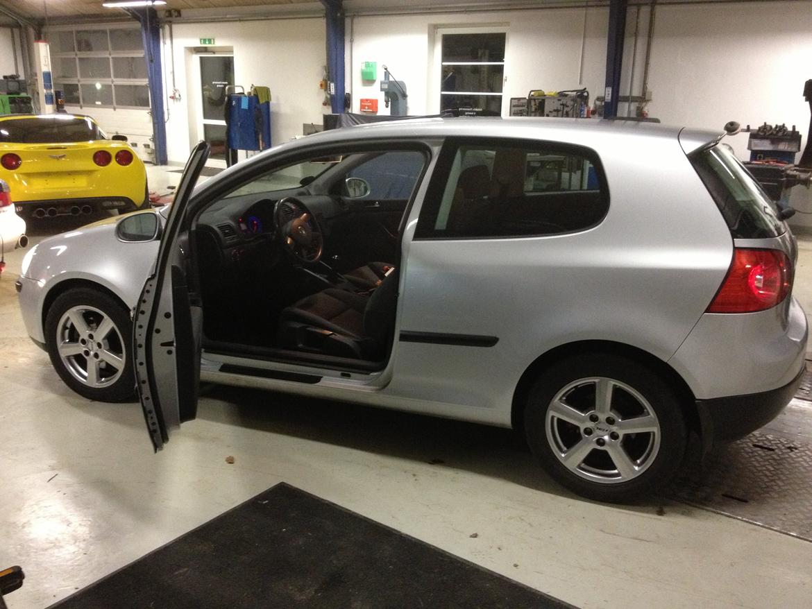 VW Golf 5 2.0 TDI 140 billede 2