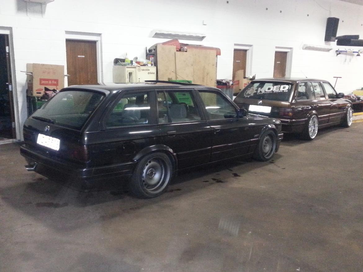 BMW E30 325I TOURING - i værkstedet sammen med "sommerbilen" billede 14