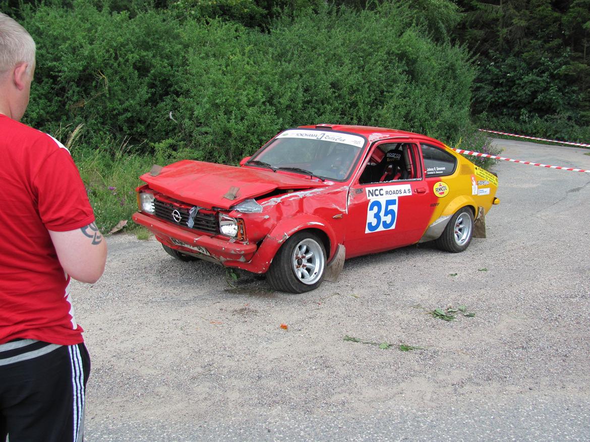 Opel Kadett C coupe GTE - Efter en tur på hovedet ved olievejen i Kalundborg :( billede 8