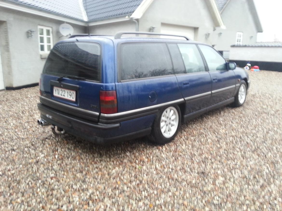 Opel Omega A 3,0 24v caravan billede 3