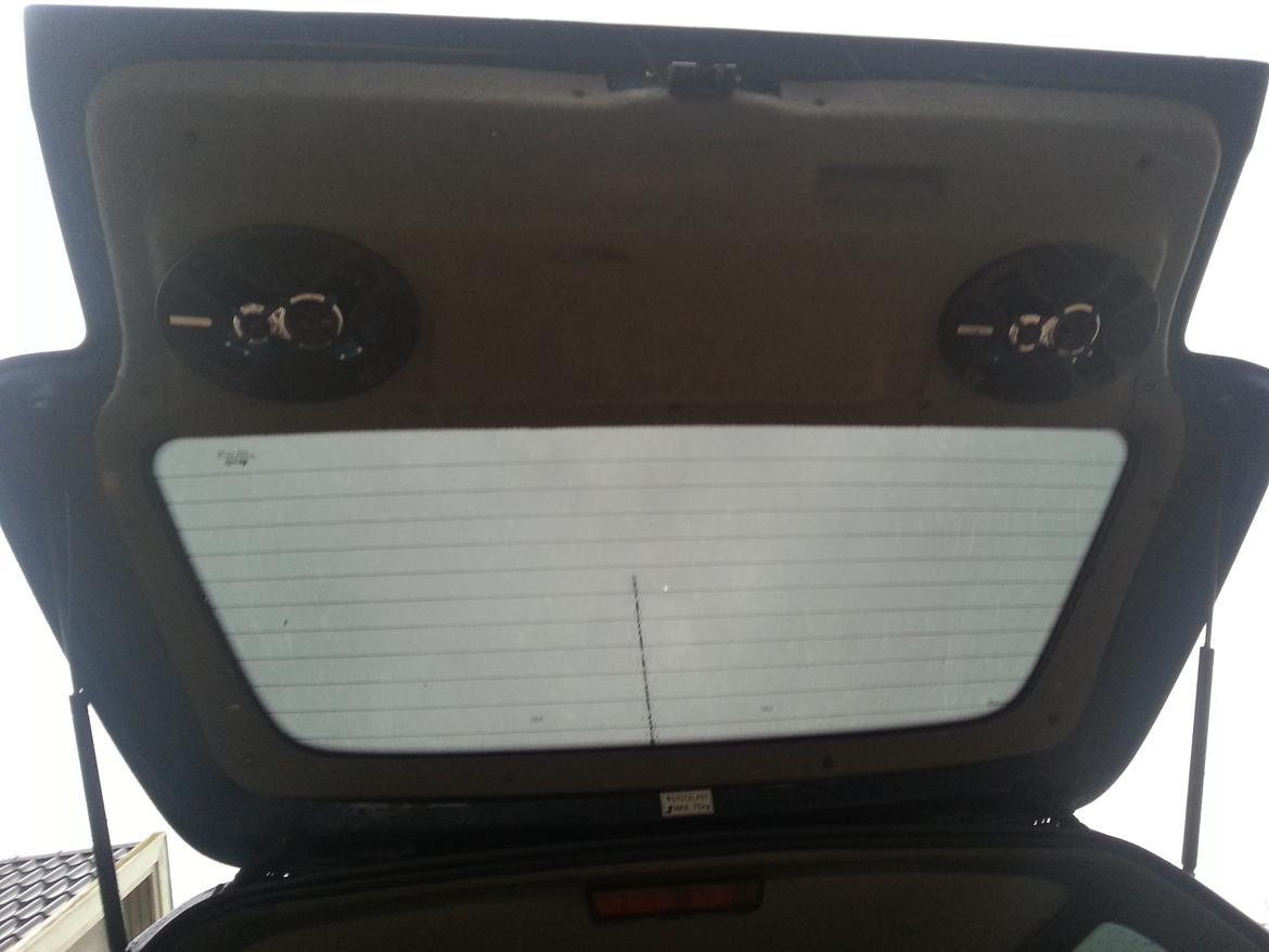 Opel Omega A 3,0 24v caravan - Eftermonteret med et par Blaupunkt 6x9" billede 8