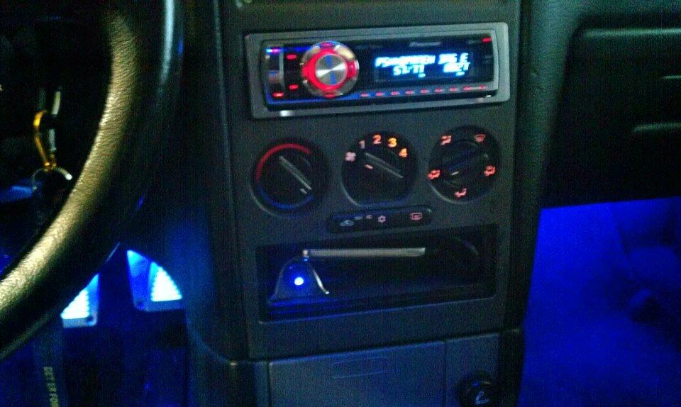 Opel astra g EDITION SILVER - havde sat noget blåt lys i kabinen! :b billede 17