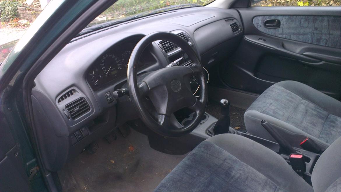 Mazda 626 GF - The Cockpit. :) billede 8