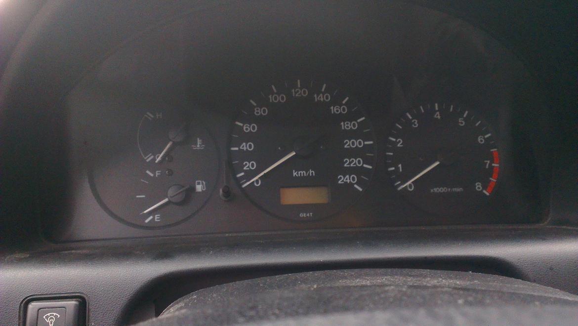 Mazda 626 GF - Dejlige Analoge visere, ikke det digitale shit :) billede 9