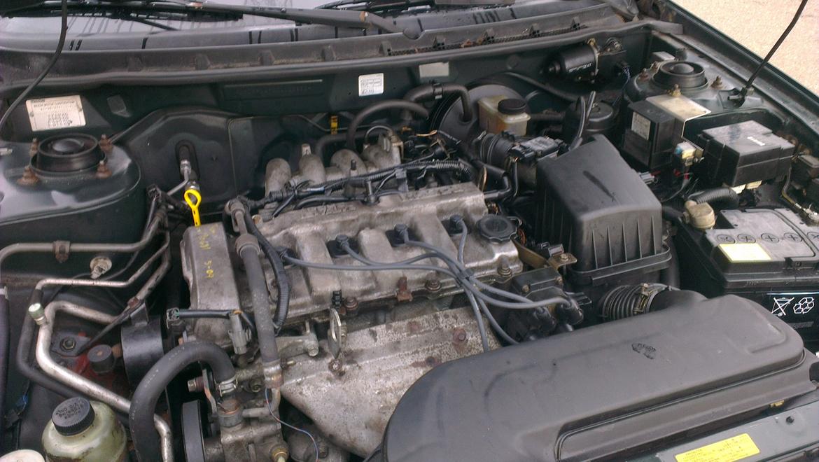 Mazda 626 GF - Motorrummet billede 17