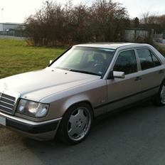 Mercedes Benz 230E W124