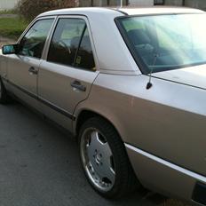 Mercedes Benz 230E W124
