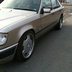 Mercedes Benz 230E W124
