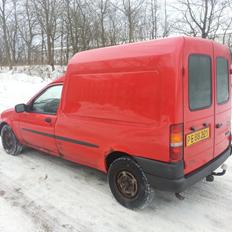 Ford Courier Van 1,8 D (skrottet)