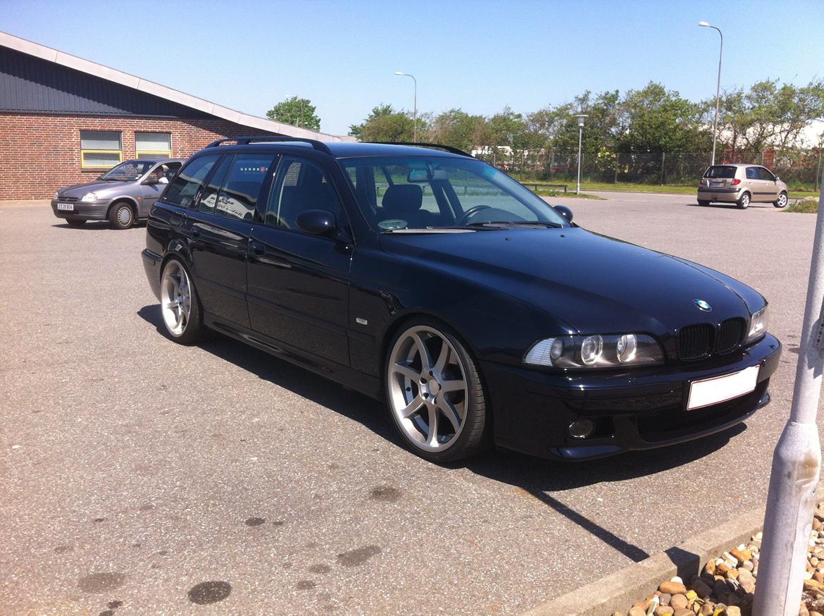 BMW E39 530d touring (M5) >> SOLGT << - 15/5-12 Nu med M5 kofangere, carbon swarts lakering, og higloss shadovline lister billede 6