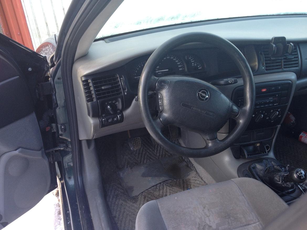 Opel vectra 1.8 16v stationcar - Hmm en læderstue ville ikke være af vejen :-) billede 4