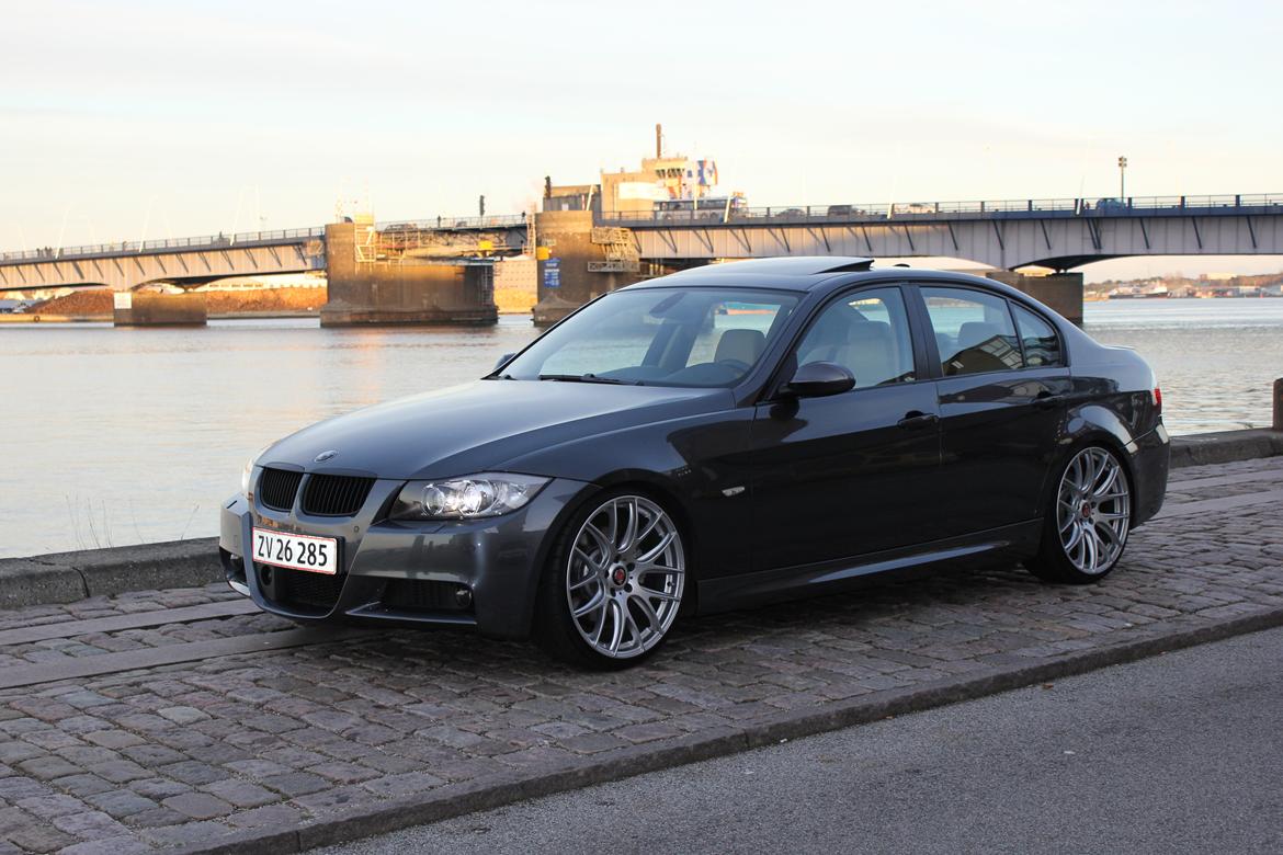 BMW 330i Aut. billede 2