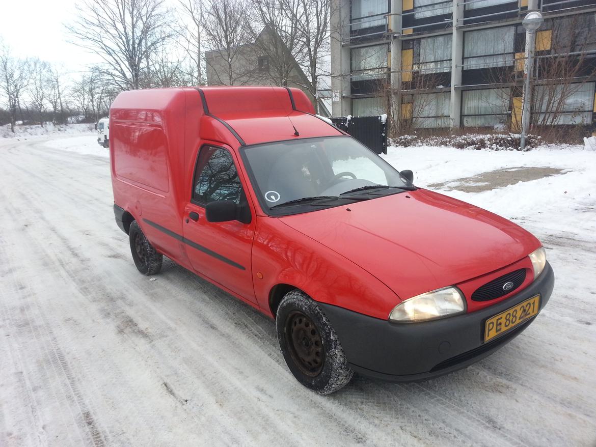 Ford Courier Van 1,8 D (skrottet) billede 3