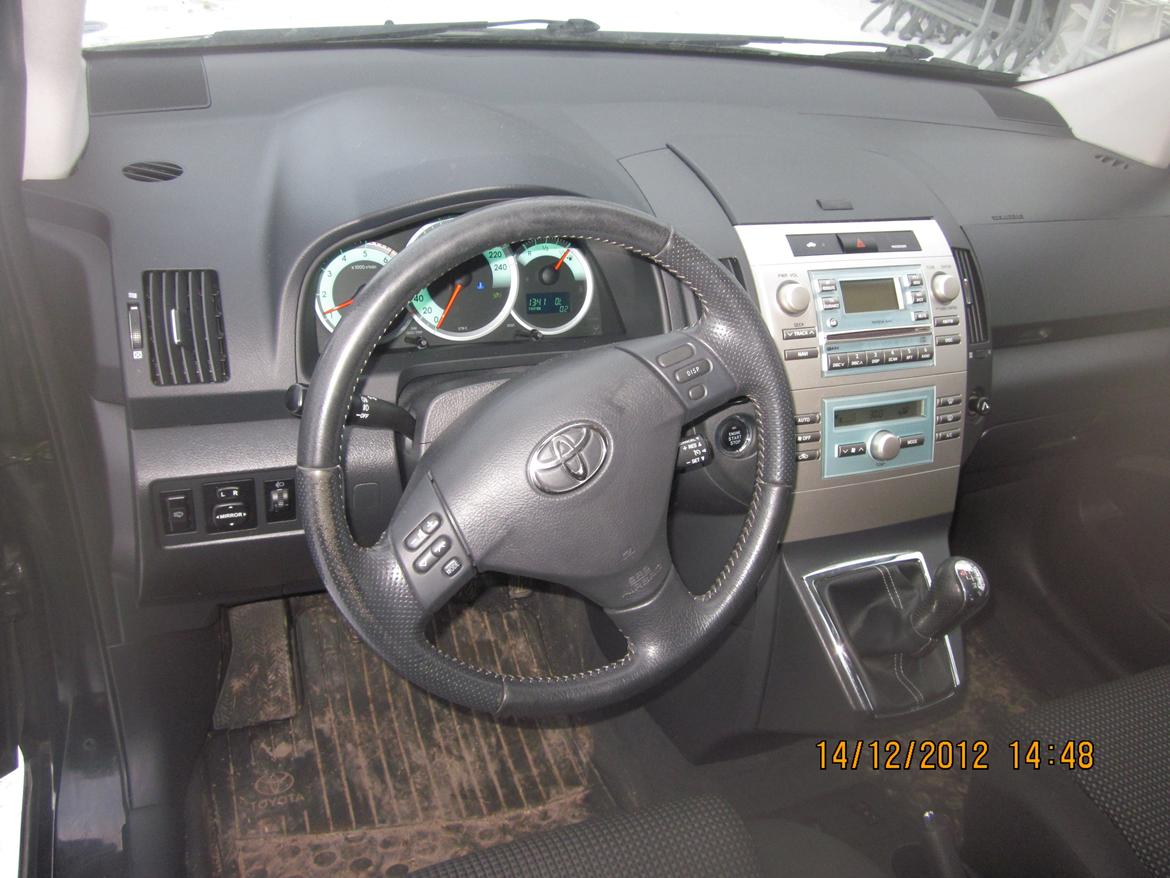 Toyota corolla sportsvan 2.2 billede 8