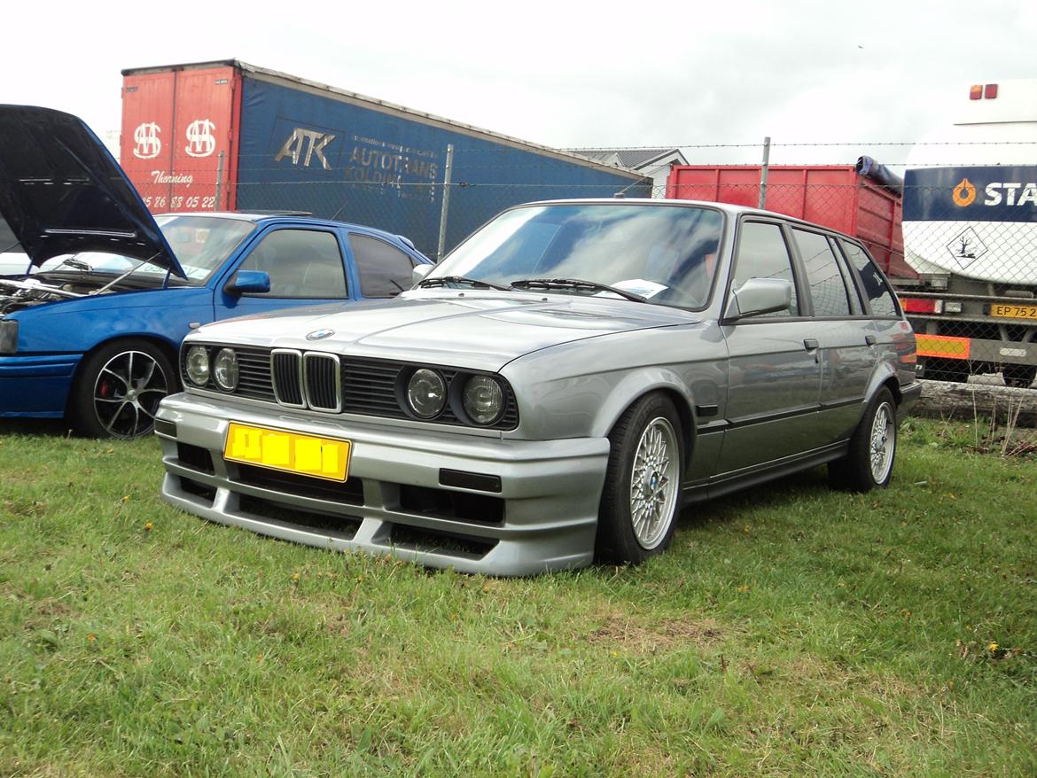BMW E30 Touring *Street Drifter #3"/Driftmissil - Billede taget til træf i Viborg, og ved siden af min Kadett GSI 16v c20xe med mere eller mindre krom motorrum :) billede 7