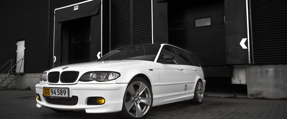BMW E46 330i Kompressor Touring 2001 En familielignende bil som ov...
