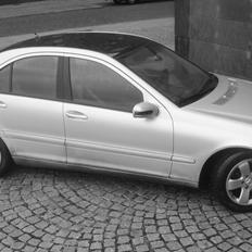 Mercedes Benz 220 CDI