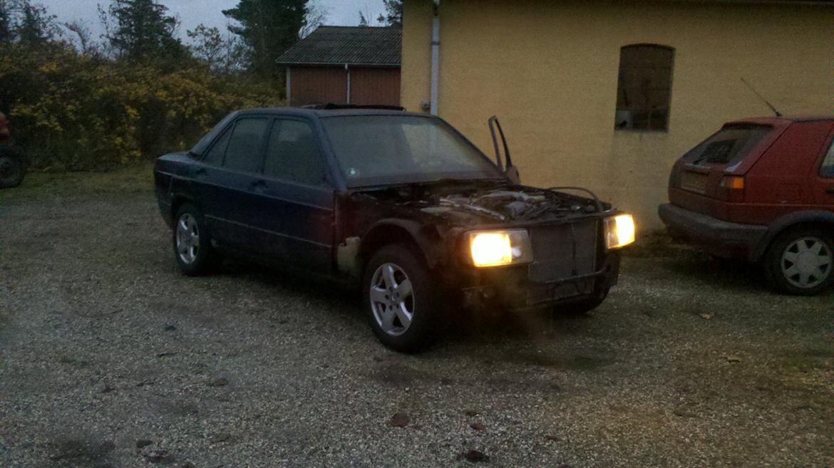 Mercedes Benz 190 D 2.5 Turbo "Under renovering!" billede 11