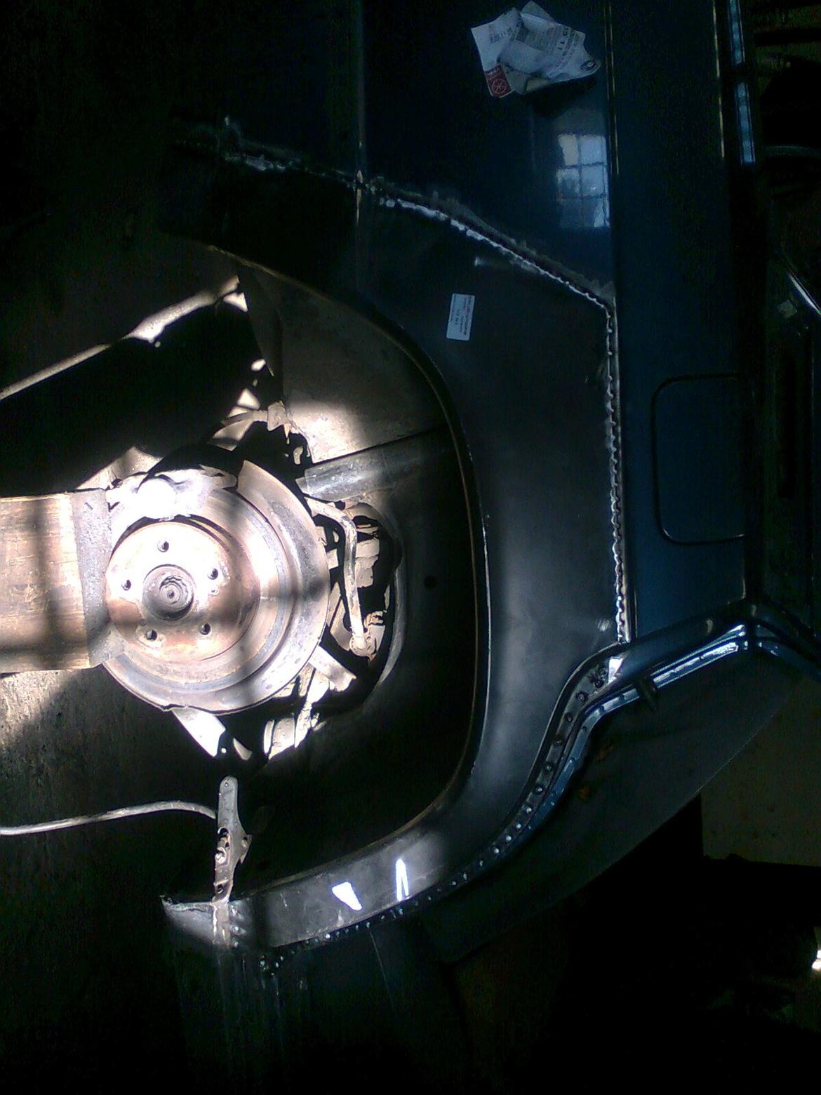 Mercedes Benz 190 D 2.5 Turbo "Under renovering!" - Nyt inder og ydre skærmkant bag. billede 16