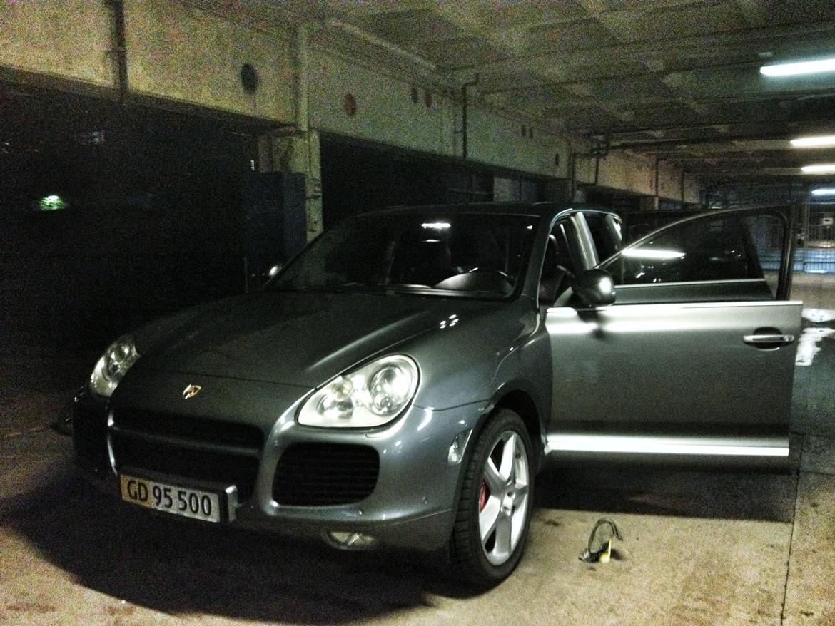 Porsche Cayenne Turbo - Januar 2013 - Med vinterdæk på og de org. Porsche fælge :-) billede 13