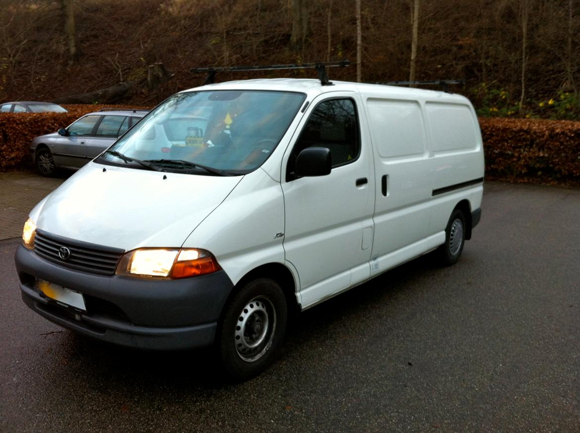 Toyota Hiace 2,5 D-4D 102 lang Komf. 5d billede 1