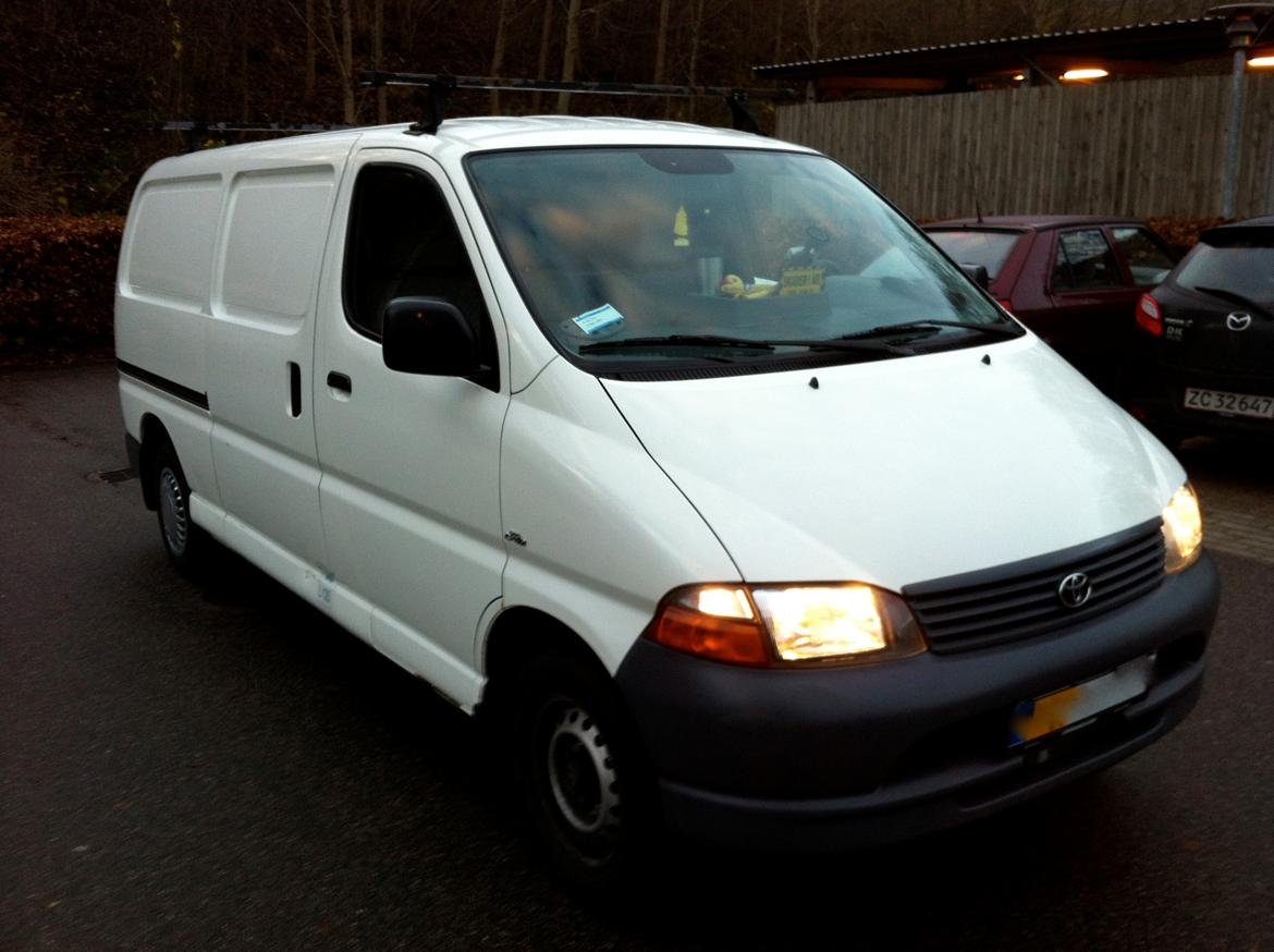 Toyota Hiace 2,5 D-4D 102 lang Komf. 5d billede 2