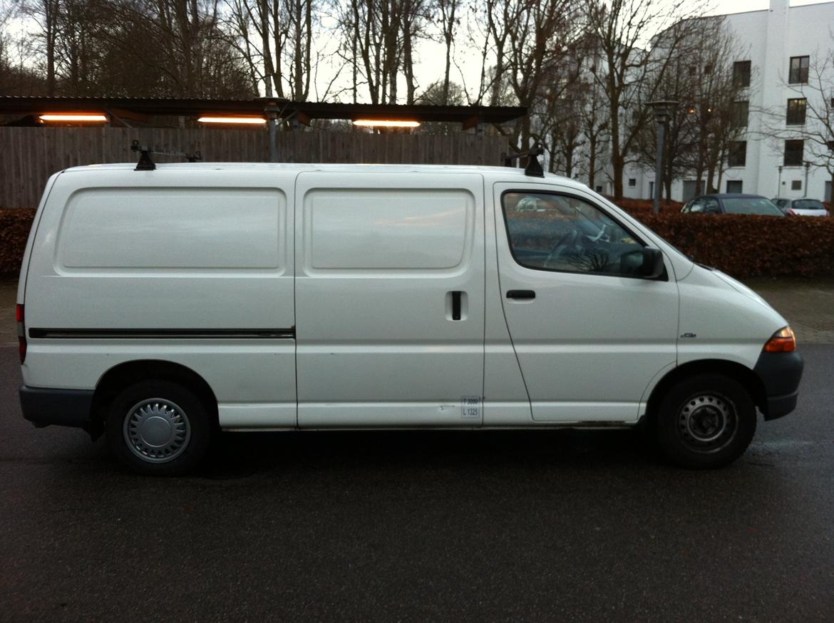 Toyota Hiace 2,5 D-4D 102 lang Komf. 5d billede 3