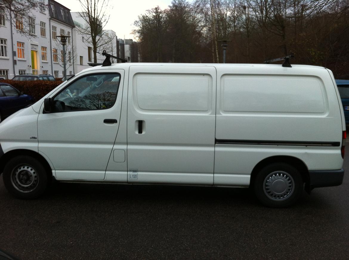 Toyota Hiace 2,5 D-4D 102 lang Komf. 5d billede 7
