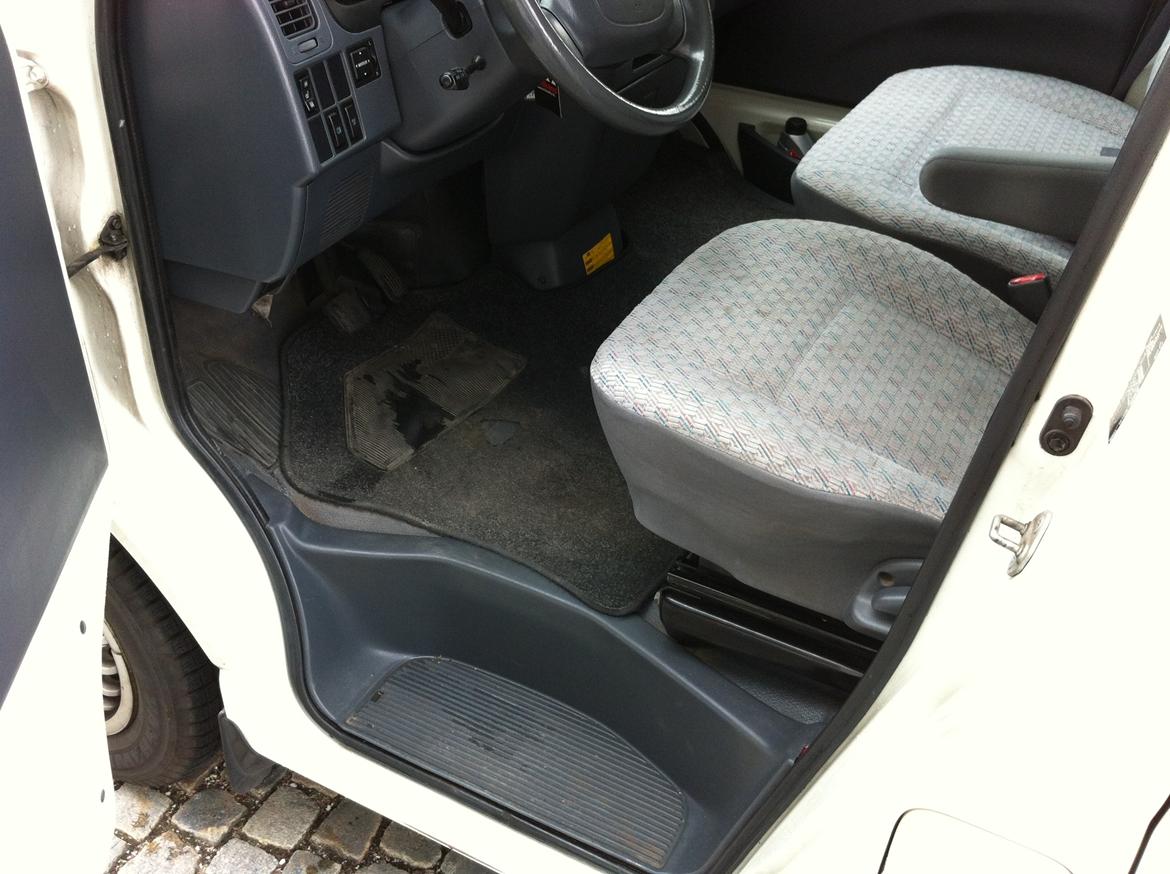 Toyota Hiace 2,5 D-4D 102 lang Komf. 5d billede 14