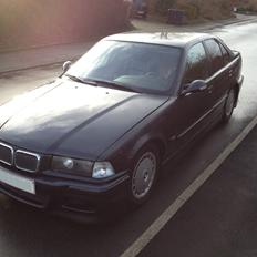BMW 316i e36 totalt skadet