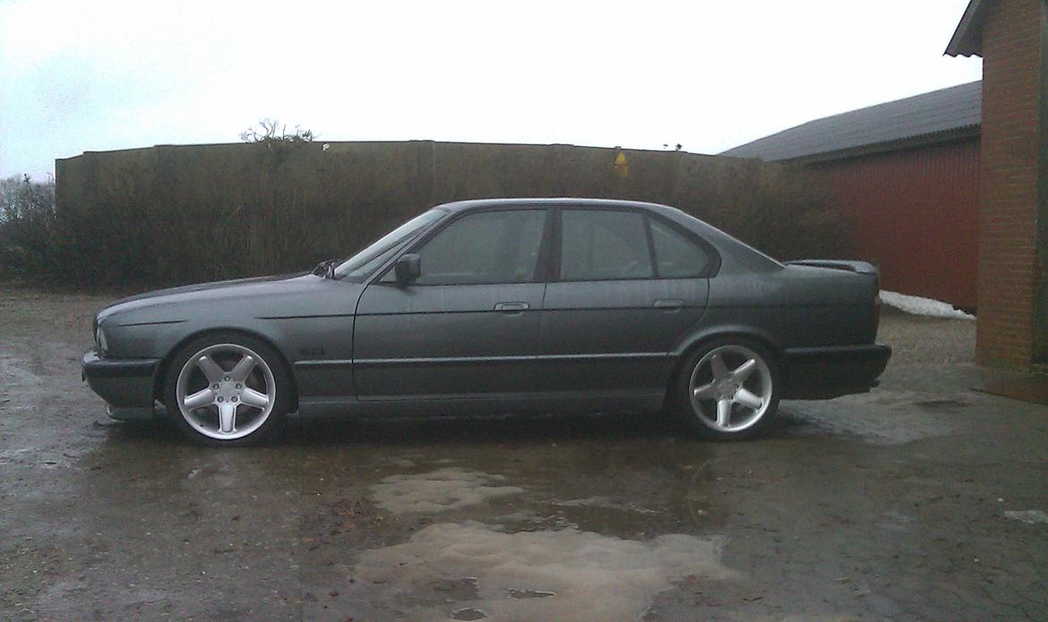 BMW e34 525 ia billede 9