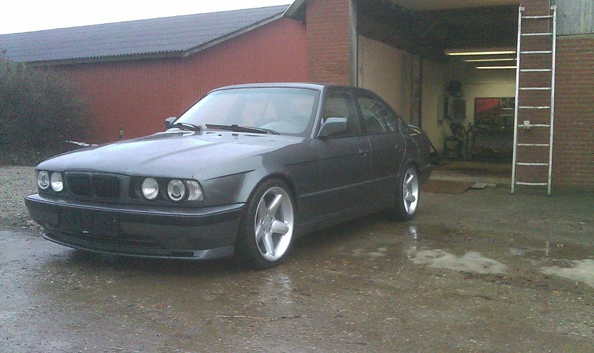 BMW e34 525 ia billede 5