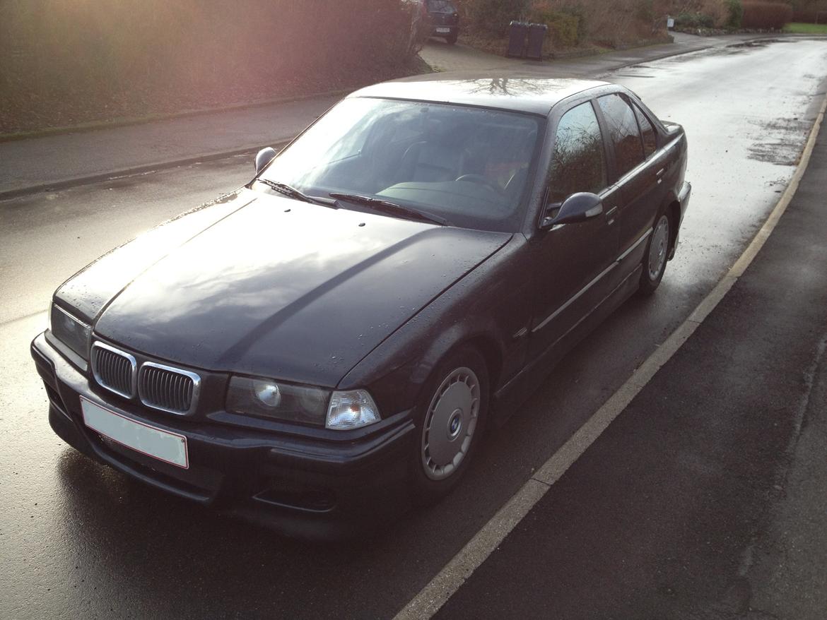 BMW 316i e36 totalt skadet billede 3