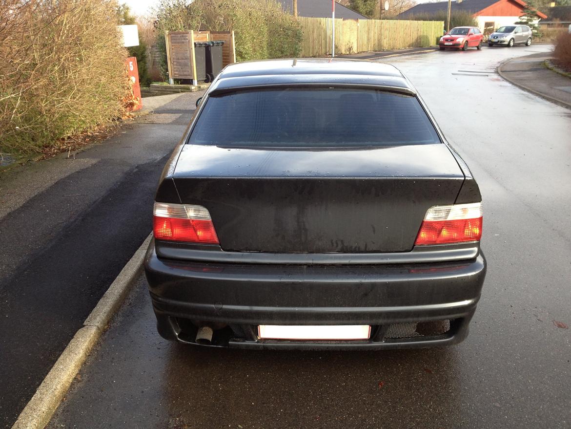 BMW 316i e36 totalt skadet billede 4