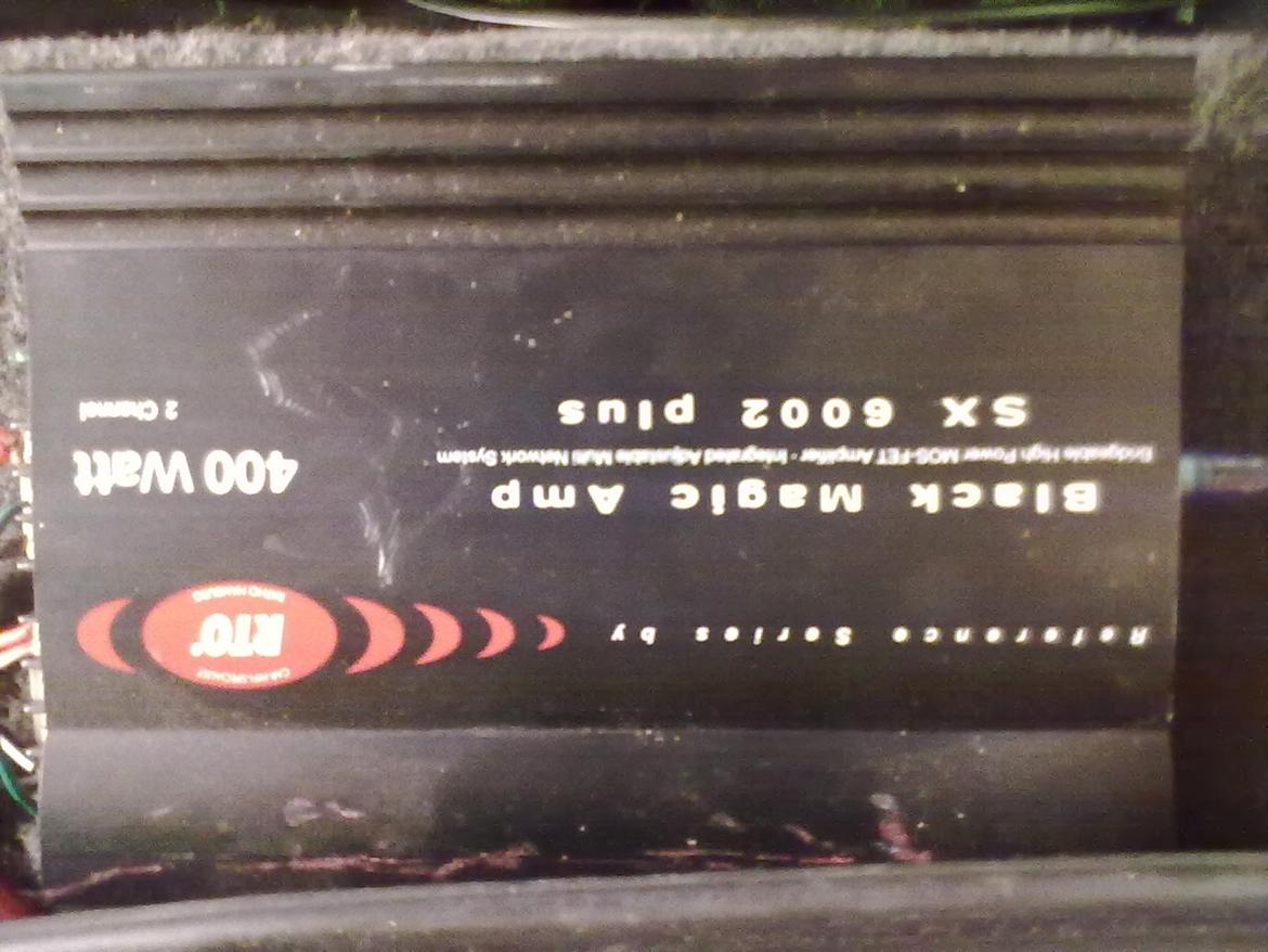 Peugeot 406 sv turbo - Trods de "kun" 400W spiller det eminent godt sammen med kondensatoren!! billede 11