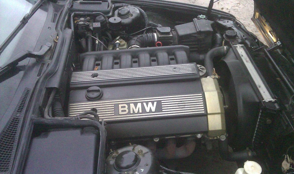BMW e34 525 ia billede 14