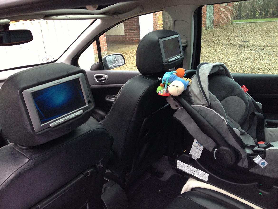 Peugeot 307 2.0 SW "SOLGT" - Skærme i nakkestøtterne billede 6