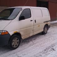 Toyota HIACE 2,4 TURBO 5D AUT.