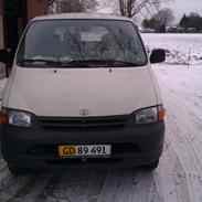 Toyota HIACE 2,4 TURBO 5D AUT.