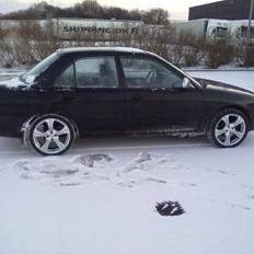 Mitsubishi Lancer mirage sedan