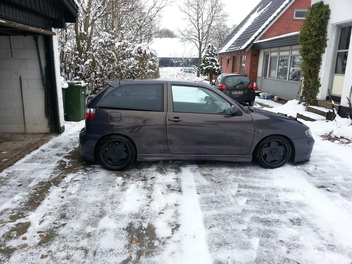 Seat Ibiza 1,8T Sport/Cupra - Hevet ud af vinterhi, for at få taget billeder. billede 1