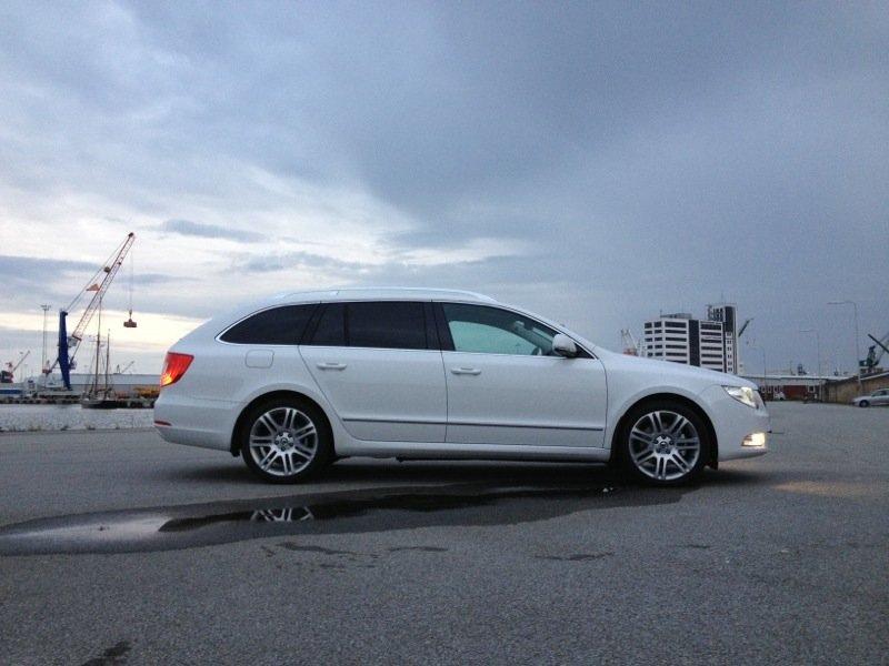 Skoda Superb "SOLGT" - Bilen er lige modtaget fra forhandleren. billede 1