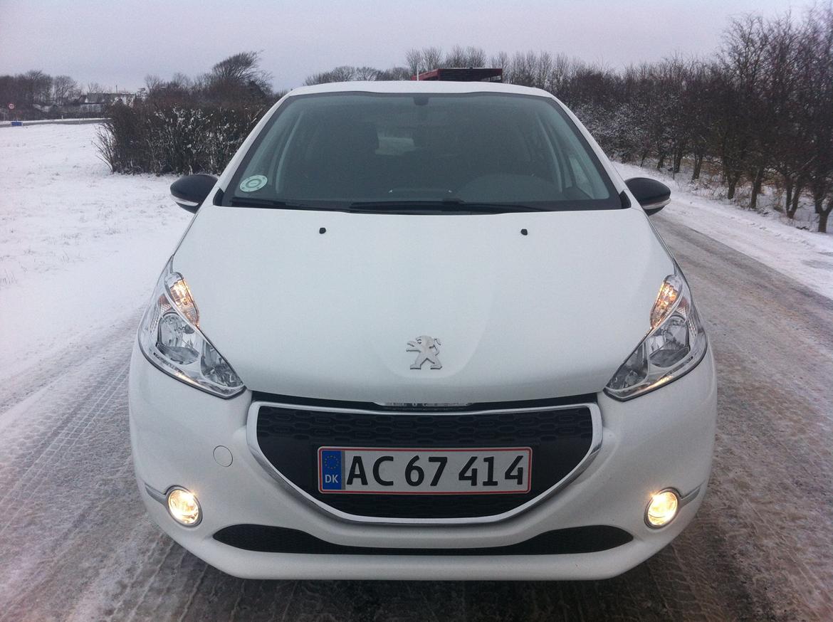 Peugeot 208 1.2 VTI Active Avenue Sport 5D (solgt) - Fronten billede 1